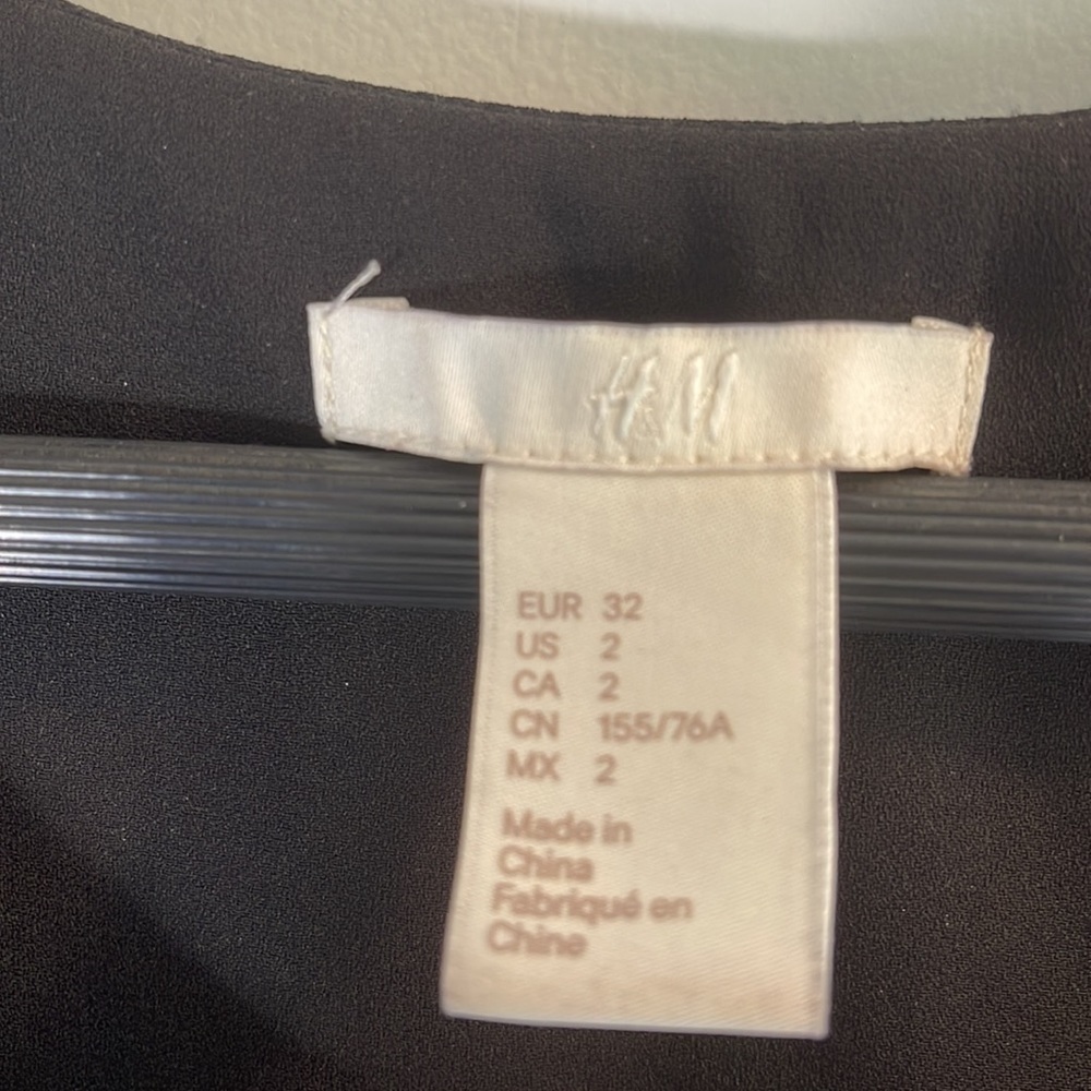 H&M women’s simple black dress - Picture 2 of 6